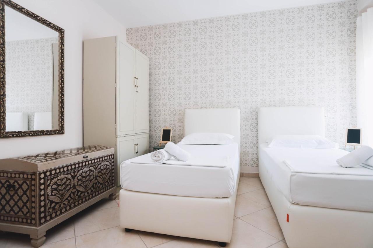 Large Apartment Near The Seaside Boulevard Lungomare Vlore Luaran gambar