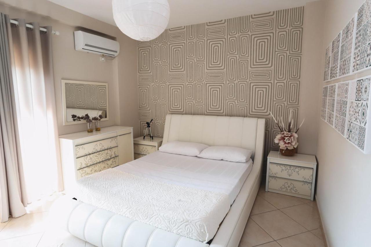 Large Apartment Near The Seaside Boulevard Lungomare Vlore Luaran gambar